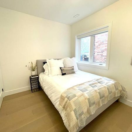 Modern Apartment Close To The Beach With Parking Toronto Esterno foto