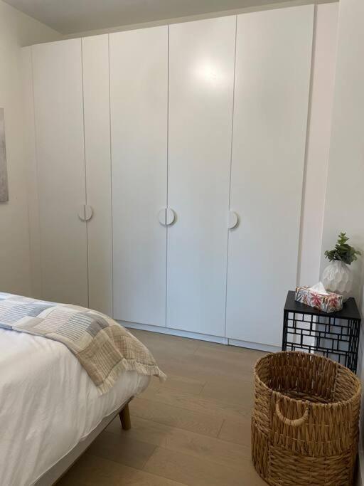 Modern Apartment Close To The Beach With Parking Toronto Esterno foto