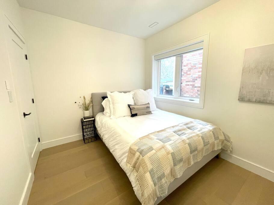 Modern Apartment Close To The Beach With Parking Toronto Esterno foto