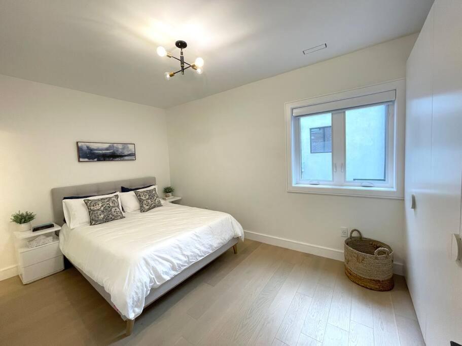 Modern Apartment Close To The Beach With Parking Toronto Esterno foto