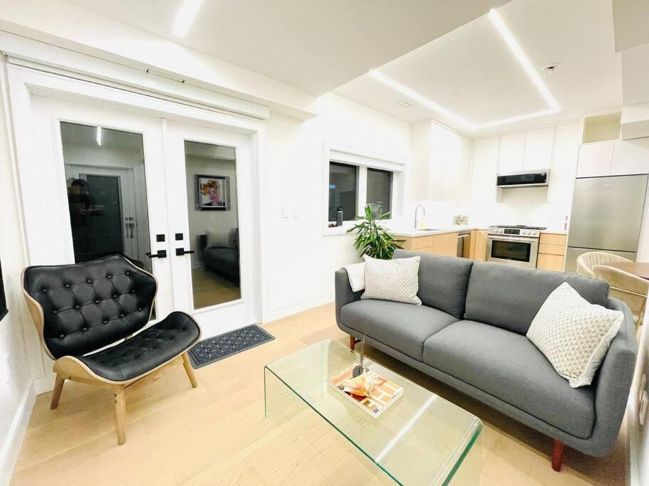 Modern Apartment Close To The Beach With Parking Toronto Esterno foto