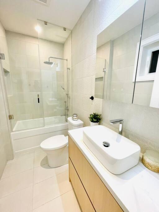 Modern Apartment Close To The Beach With Parking Toronto Esterno foto