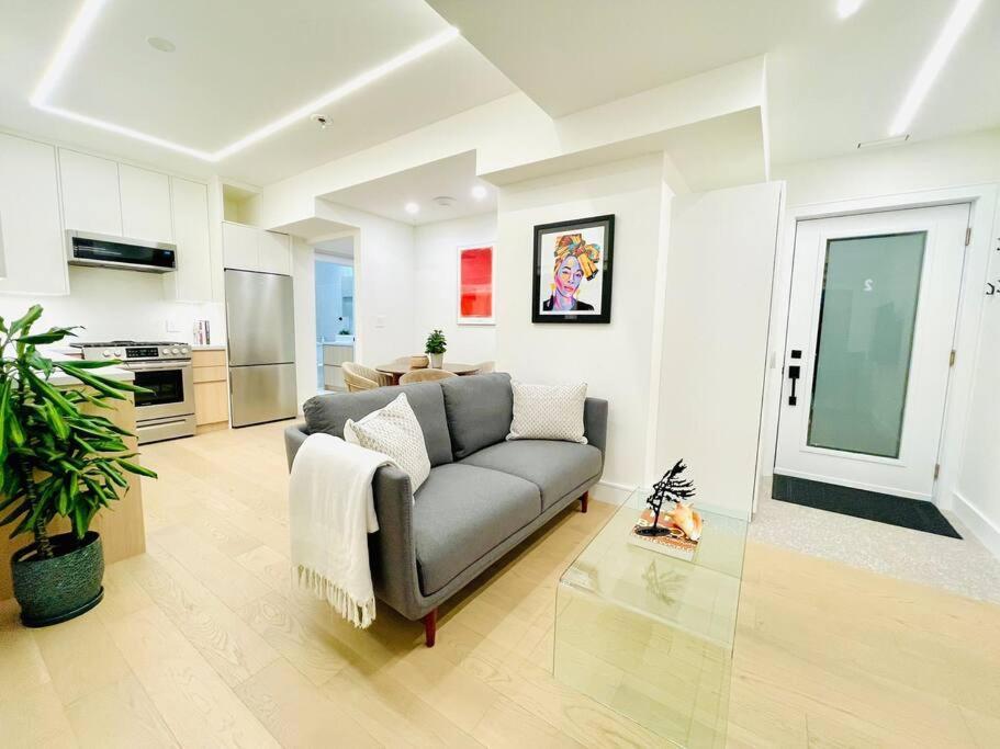 Modern Apartment Close To The Beach With Parking Toronto Esterno foto