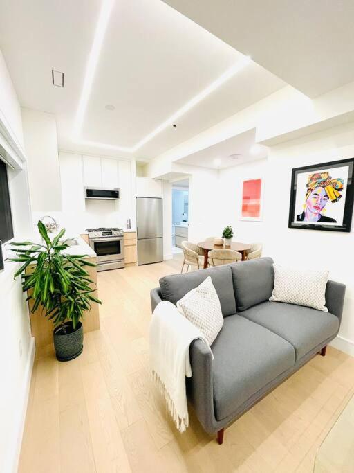 Modern Apartment Close To The Beach With Parking Toronto Esterno foto
