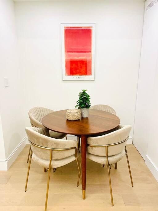 Modern Apartment Close To The Beach With Parking Toronto Esterno foto
