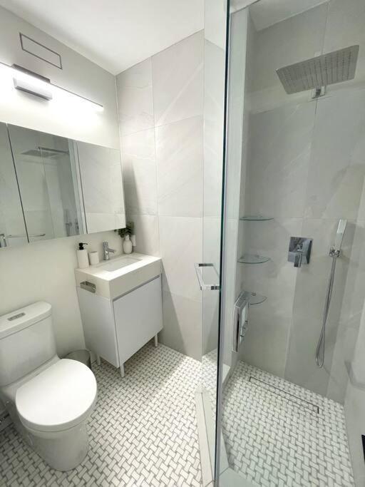 Modern Apartment Close To The Beach With Parking Toronto Esterno foto