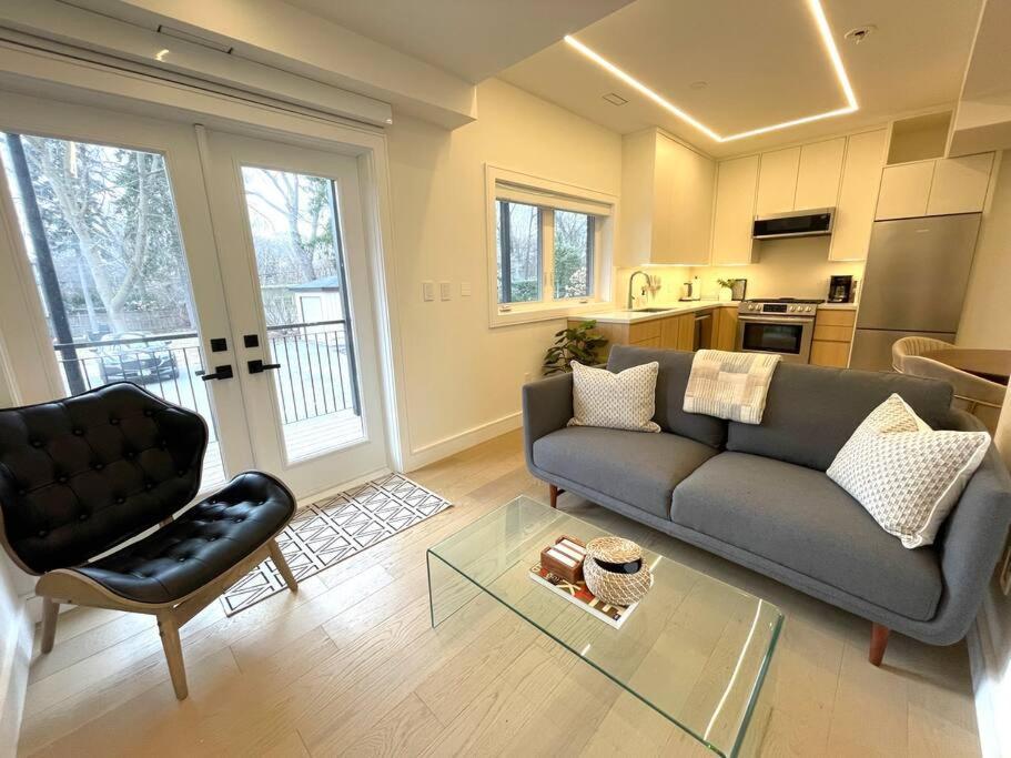 Modern Apartment Close To The Beach With Parking Toronto Esterno foto